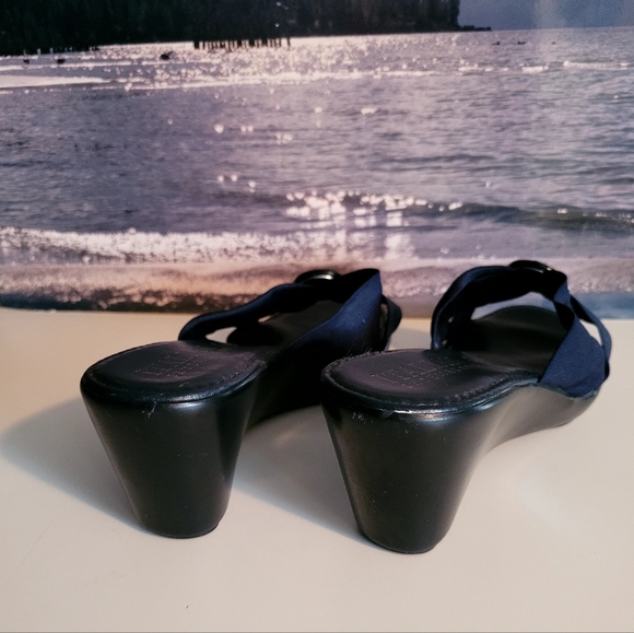 Italian Shoemakers Slide-On Sandals - Picture 3 of 9